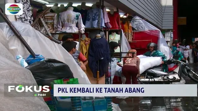 PKL Tanah Abang Kembali Buka Lapak di Trotoar
