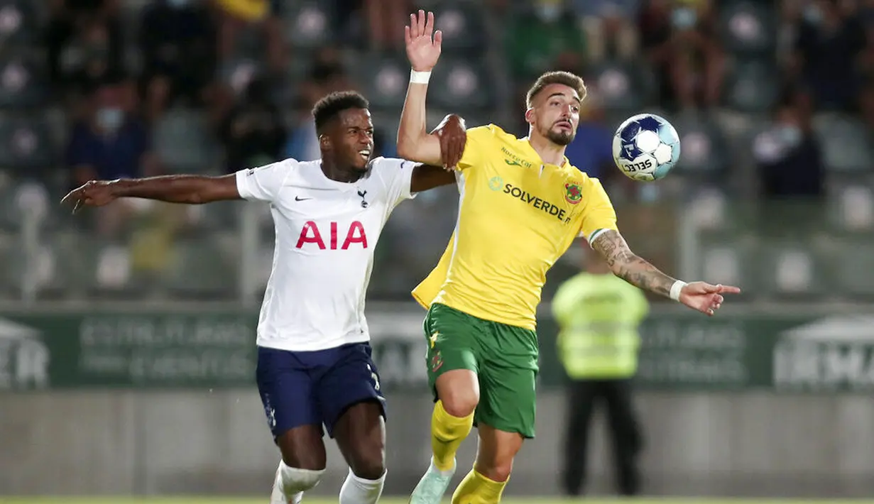 Tottenham Spurs terpaksa bermain di kompetisi kasta ketiga Eropa setelah finis ketujuh di ajang Liga Inggris musim lalu, sementara Pacos berakhir di urutan kelima di Primeira Liga Portugal. (Foto: AP /Luis Vieira)