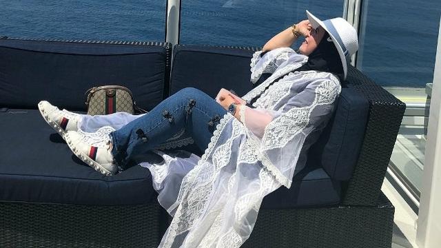 Istri Sekda Riau, Adrias Hariyanto yang mengunggah liburan dengan kapal pesiar dan outfit mahal yang disebut sebagai pamer harta.