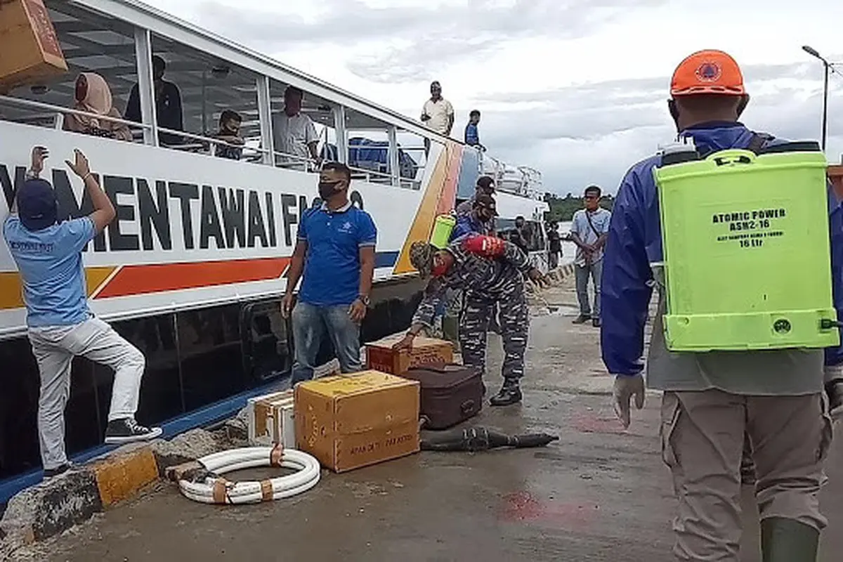Kapal Mentawai Fast saat bersandar di dermaga Tuapeijat. (Liputan6.com/ Dok Pembkab Mentawai)