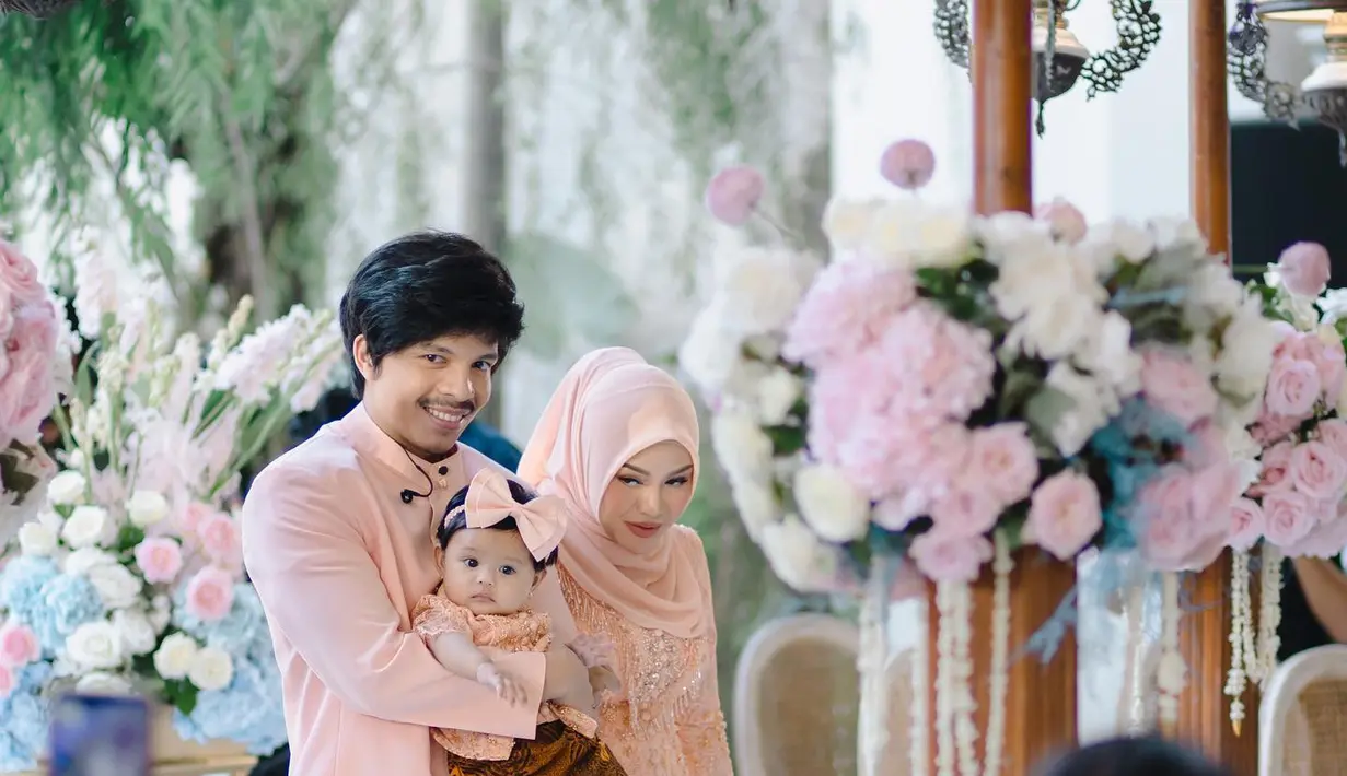 Atta Halilintar juga ingin mengajarkan anaknya untuk bisa bderbagi dan punya sifat yang pemurah kepada sesama manusia. (Foto: Instagram/ attahalilintar)