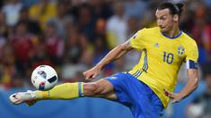 Menjadi pencetak gol terbanyak bagi Timnas sepanjang masa tentu menjadi kebanggaan tersediri. Namun kebanggaan 5 pemain berikut terasa hambar karena nyatanya tak pernah sekalipun mencetak gol di ajang terbesar antar-negara yaitu di arena Piala Dunia yang digelar empat tahun sekali. Berkiut daftar kelima pemain tersebut. (AFP/Bulent Kilic)