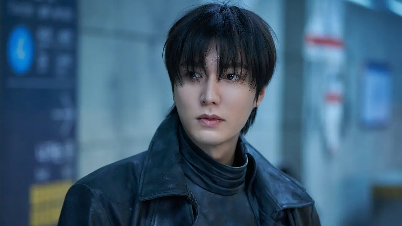 Lee Min Ho dalam film Omniscient Reader. (Lotte Culturework via Soompi)