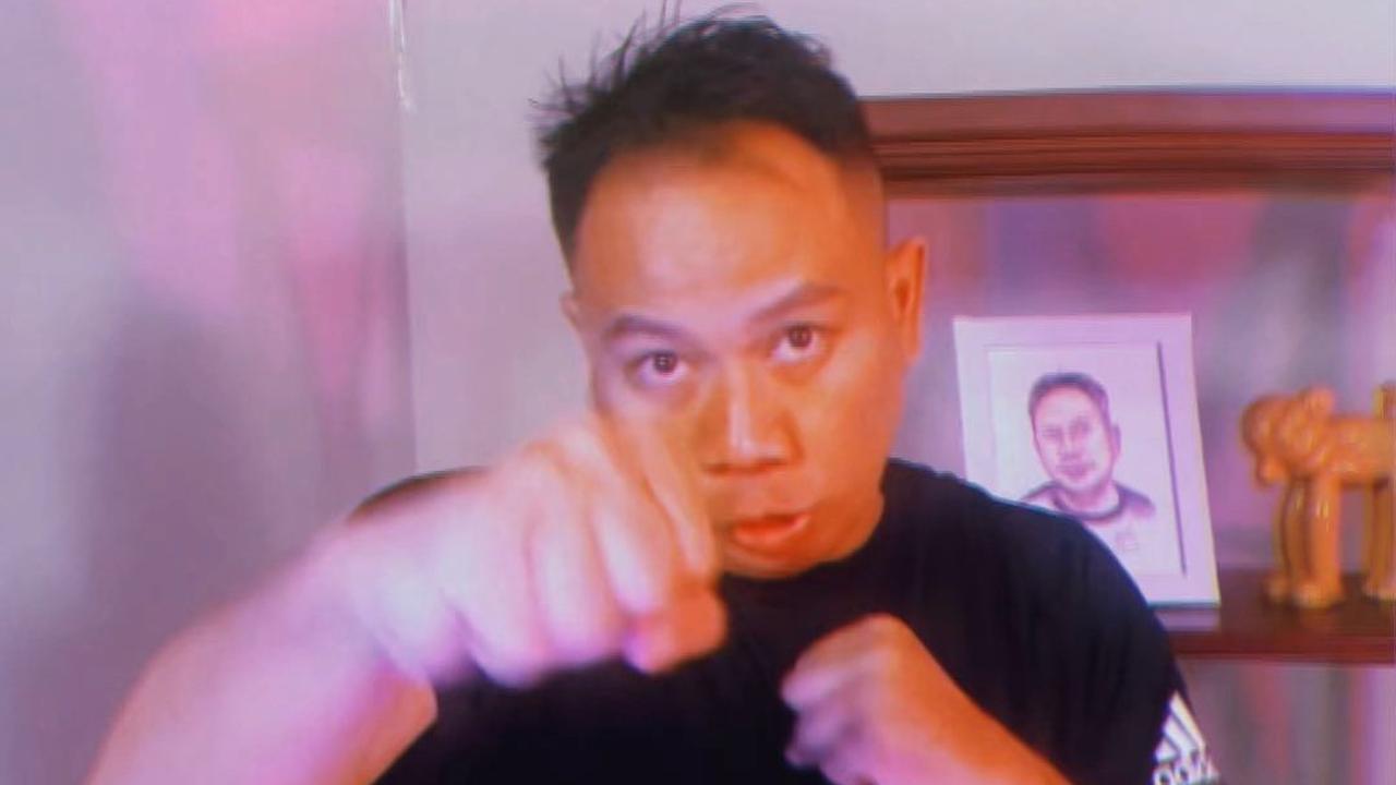 Vicky Prasetyo berlatih tinju (https://www.instagram.com/p/CbKBgZTJPTs/)