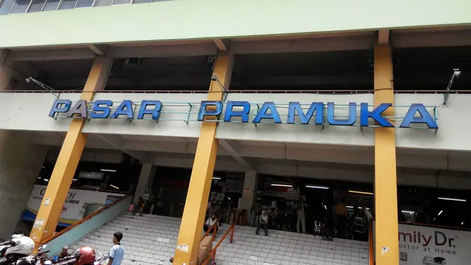 Dua Mantan Jenderal Ini Cari Hewan Piaraan di Pasar Pramuka