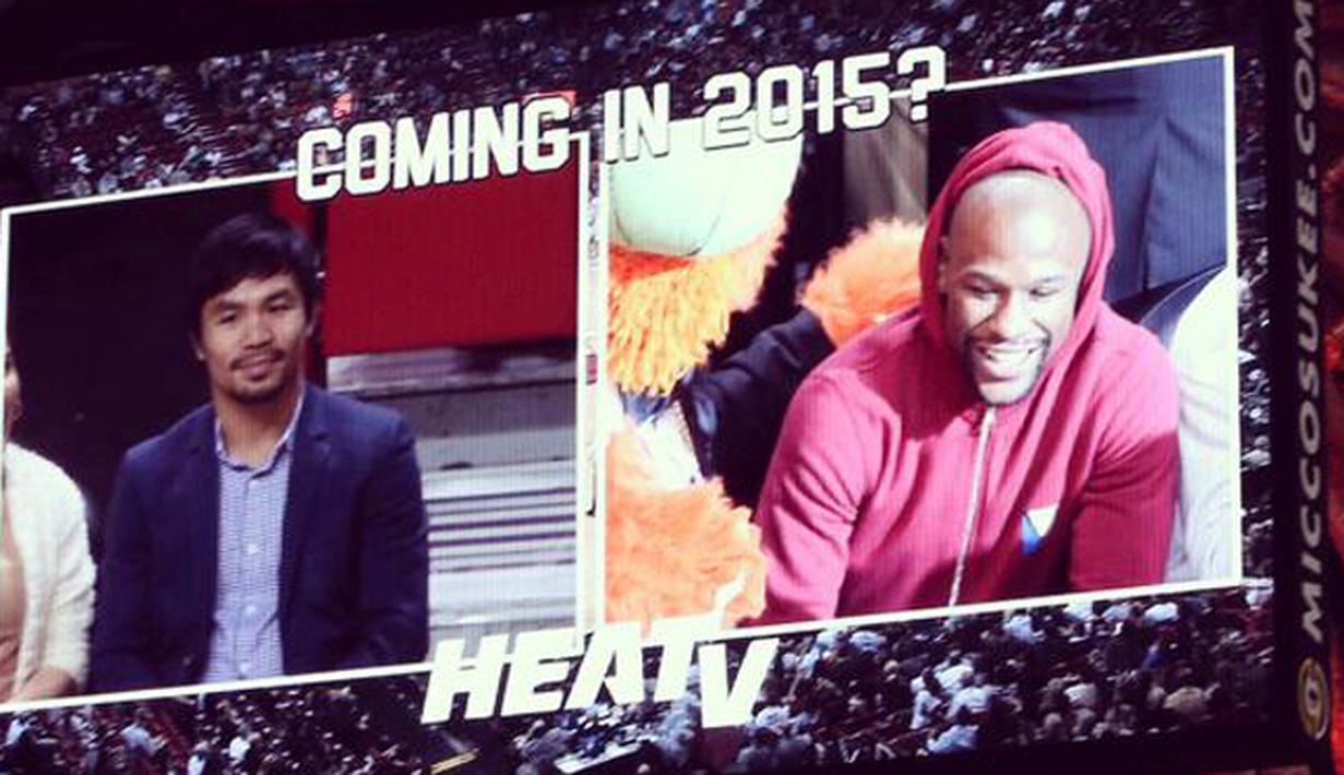 Layar menampilkan gambar Manny Pacquiao dan Floyd Mayweather Jr yang kebetulan menonton pertandingan NBA antara Miami Heat dan Milwaukee Bucks, AS, Rabu (28/1/2015). (Dailymail)