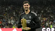 Sejak 2014 Belgia menjadi negara yang patut diperhitungkan dalam kompetisi antar-negara, baik di Eropa maupun di dunia karena dihuni para pemain dengan label generasi emas di Timnas Belgia. Di liga-liga top Eropa pun mereka banyak menyumbang pemain berkualitas yang menjadi andalan klubnya. Tak terkecuali di posisi penjaga gawang. Pada musim 2022/2023 ini tercatat 5 kiper Belgia tengah merantau di Eropa. Siapa saja? Yuk disimak uraiannya berikut ini. (AFP/Javier Soriano)