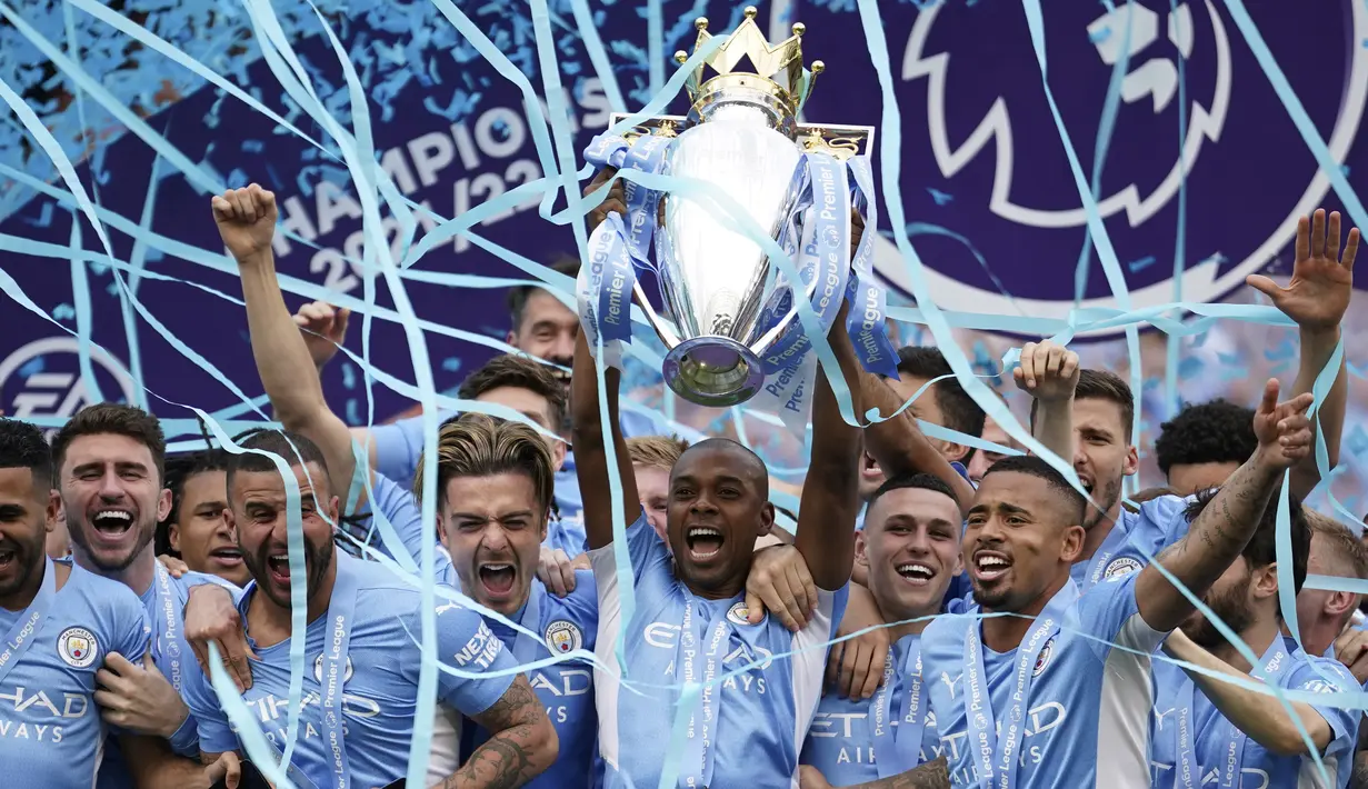 Para pemain Manchester City merayakan gelar juara Liga Inggris 2022 di Etihad Stadium, Manchester, Inggris, 22 Mei 2022. Manchester City menjadi juara Liga Inggris usai menang 3-2 atas Aston Villa. (AP Photo/Dave Thompson)