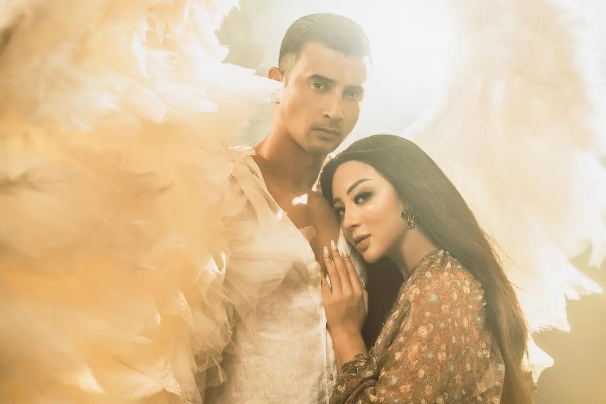 6 Potret Maternity Shoot Margin Wieheerm, Gaya Ali Syakieb Curi Perhatian