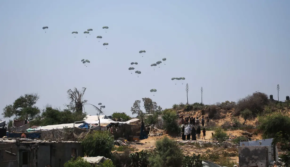 Mereka menilai penerjunan bantuan kemanusiaan via udara dapat memperburuk situasi di Jalur Gaza dan menimbulkan korban jiwa baru. (Eyad BABA/AFP)