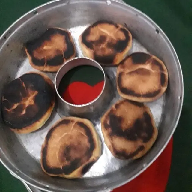 6 Potret Kue Lebaran Gosong Ini Bikin Enggak Napsu Makan