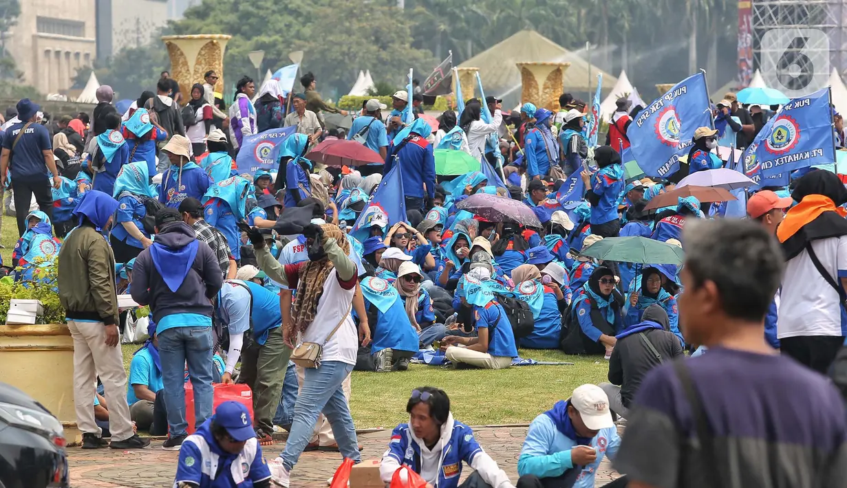 Dan, sejak tahun 1889 Kongres Buruh Internasional di Paris menetapkan 1 Mei sebagai Hari Buruh Internasional. (Liputan6.com/Angga Yuniar)