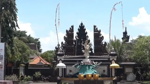 6 Potret Indahnya Pura Agung Jagat Karana Surabaya, Kental Nuansa Bali