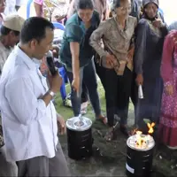 Tidak laku di negeri sendiri akhirnya kompor biomassa hasil karya dosen Malang ini pun dibuat secara massal di Norwegia.
