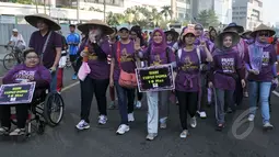 Yayasan Lupus Indonesia melakukan kampanye memperingati Hari Lupus saat Car Free Day di Bunderan HI, Jakarta, Minggu (10/5/2015). Kampanye ini mensosialisasikan kepada masyarakat tentang penyakit lupus. (Liputan6.com/Herman Zakharia)