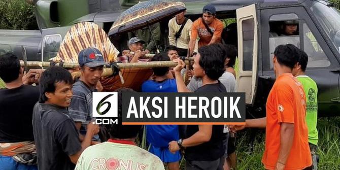 VIDEO : Tim Penerbad TNI dan Satgas Bantu Evakuasi Ibu Melahirkan