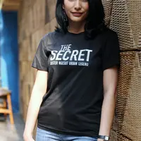 Banyak orang yang tidak yakin dengan tubuh Tyas yang menggemuk. Salah satu untuk menutupi bertambahnya enam kilogram tersebut dengan menggunakan pakaian. (Nurwahyunan/Bintang.com)