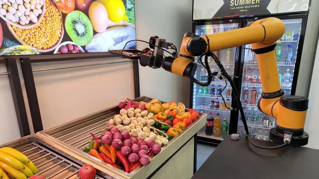 Sebuah robot juga mengambil foto di imaging lab realme (Foto:Liputan6.com/Agustina Melani)