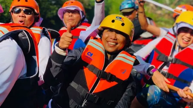 Menteri BUMN Rini Soemarno menggelar operasi bersih-bersih kali Ciliwung pada Minggu (8/4/2018) pagi.