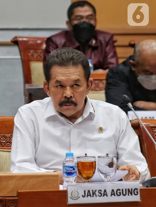 Jaksa Agung ST Burhanuddin saat mengikuti rapat dengar pendapat dengan Komisi III DPR RI di Jakrta, Selasa (23/8/2022). Rapat tersebut membahas perkembangan kasus Korupsi Surya Darmadi 78 T dan kasus Korupsi PT Waskita Beton Precast Tbk. (Liputan6.com/Angga Yuniar)