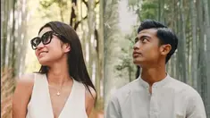 Pratama Arhan dan Azizah Salsha semakin mesra saja. Keduanya pakai baju serasi saat liburan di Arashiyama Bamboo Forest. Apalagi keduanya sama-sama arah tengokannya hingga bikin warganet komentar: emang boleh senengok ini? (Liputan6.com/IG/arhanazizah.official)