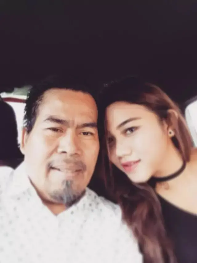 Beda Usia 26 Tahun, Ini 6 Momen Kebersamaan Bopak Castello dan Istri
