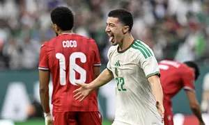 Gelandang Aljazair, Ibrahim Maza, merayakan gol ketiga timnya dalam pertandingan sepak bola Grup E Piala Afrika (AFCON) antara Guinea Khatulistiwa vs Aljazair di Stadion Moulay Hassan, Rabat, pada 31 Desember 2025. (Gabriel BOUYS / AFP)