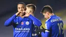 Pemain Leicester City Youri Tielemans melakukan selebrasi usai mencetak gol ke gawang Leeds United pada pertandingan Liga Premier Inggris di Elland Road, Leeds, Inggris, Senin (2/11/2020). Leicester City membantai Leeds United dengan skor 4-1. (Michael Regan/Pool via AP )