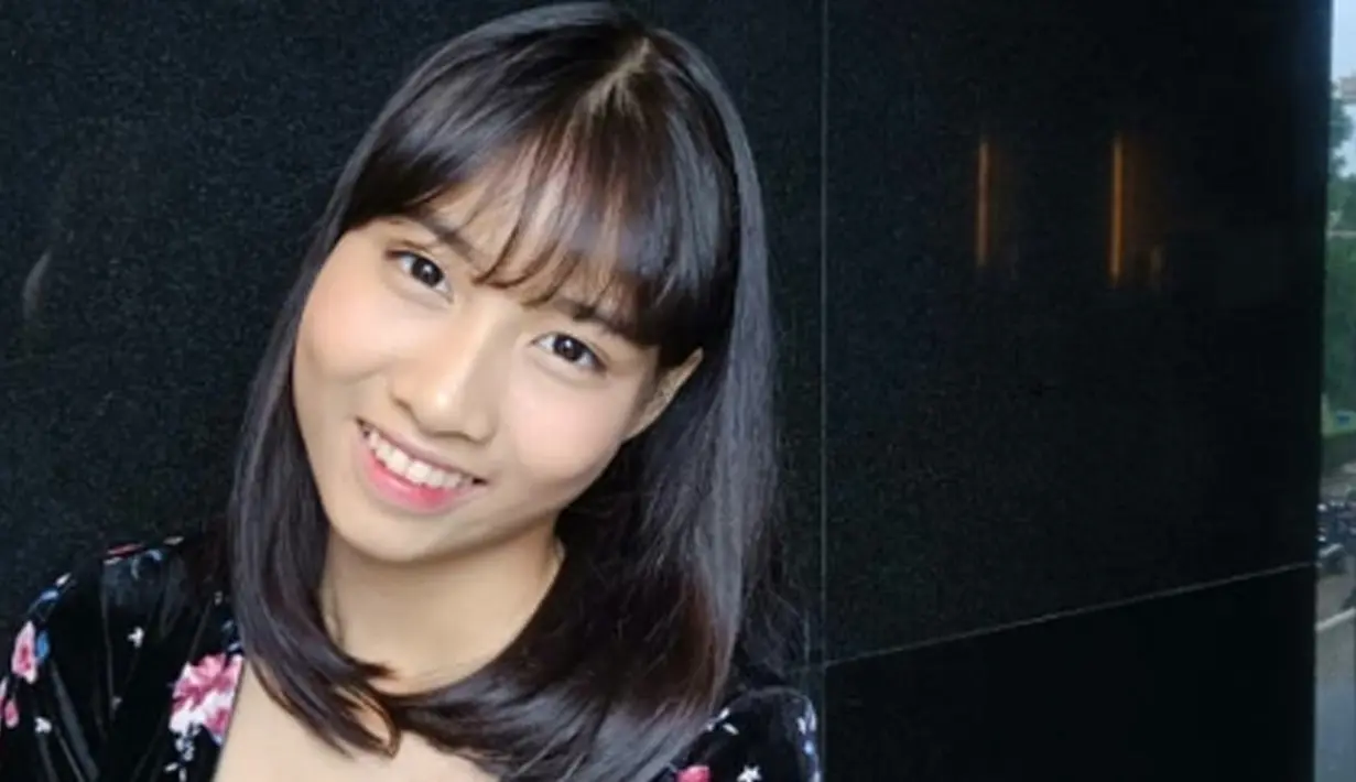 Mutiara Azzahra atau yang lebih dikenal dengan panggilan Muthe JKT48 ini  kerap menjadi perhatian publik karena wajahnya yang mirip dengan salah satu personil girl group Twice yaitu Momo. (Liputan6.com/IG/jkt48.muthe_)
