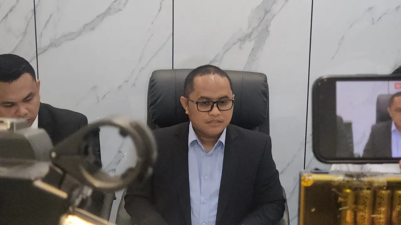 Kuasa hukum Tiko Aryawahardana, Irfan Aghasar, saat menyampaikan keterangan pers, Rabu (5/6/2024). (Merdeka.com/Bachtiarudin Alam)