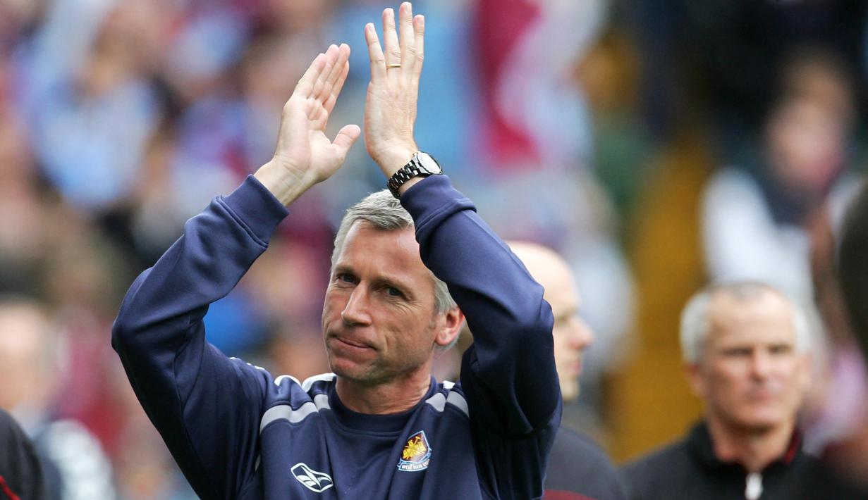 Alan Pardew. Pelatih yang kini berusia 60 tahun ini mulai menangani West Ham pada 20 Oktober 2003 hingga 11 Desember 2006. Prestai terbaiknya adalah membawa The Hammers finish di peringkat ke-9 pada musim 2005/2006 dan menjadi finalis FA Cup di musim yang sama. (Foto: AFP/Paul Ellis)