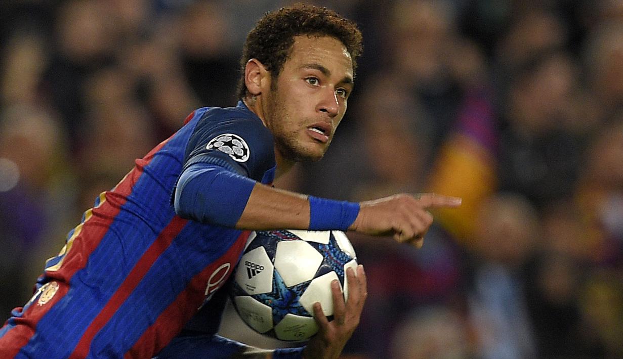 Neymar Jr yang kini tengah menjalani musim pertama bersama Al Hilal di Saudi Pro League pernah berseragam Barcelona selama 4 musim mulai 2013/2014 hingga 2016/2017. Ia didatangkan Barcelona dari Santos pada awal musim 2013/2014 dengan nilai transfer 88 juta euro. Dua gelar La Liga sukses diraihnya pada musim 2014/2015 dan 2015/2016 serta mampu menjuarai Liga Champions 2014/2015. Bersama Barcelona ia total tampil dalam 207 laga di semua kompetisi dengan torehan 94 gol dan 70 assist. (AFP/Lluis Gene)