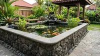 6 Desain Kolam Ikan dengan Bibir Tinggi agar Aman untuk Balita Sekaligus Mempertegas Tampilan