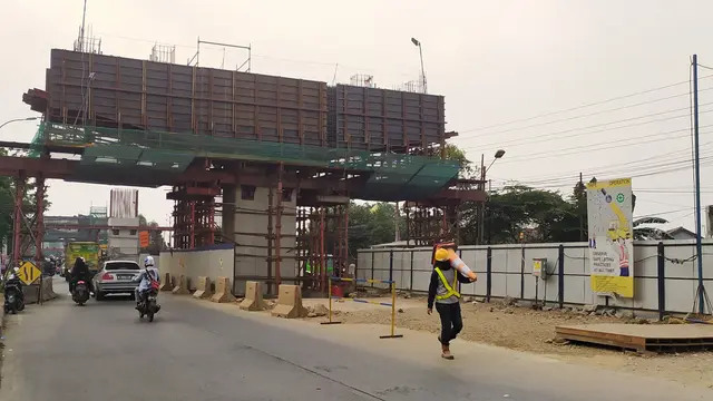 Konstruksi Jalan Tol Bogot Outer Ring Road (BORR) Seksi IIIA terus dikebut karena hingga kini progres pekerjaan baru mencapai 54 persen.