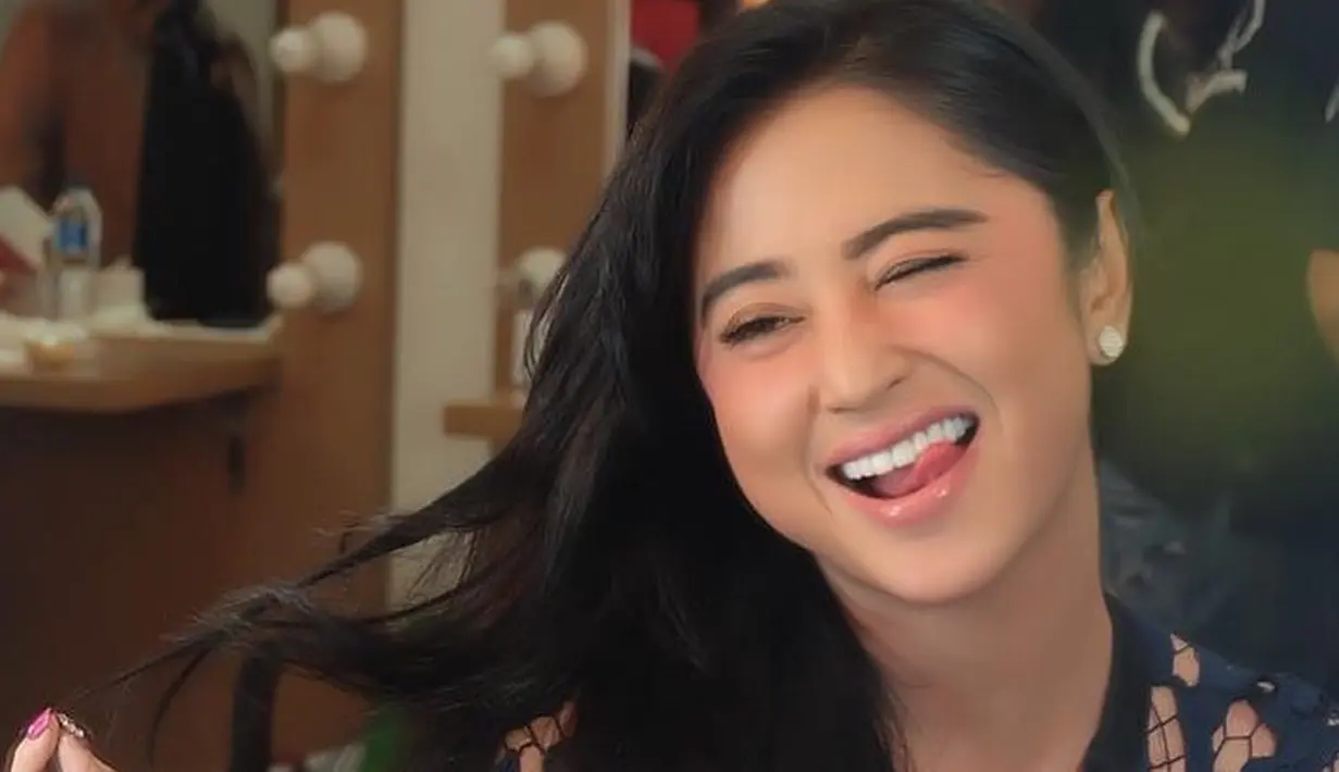 [Bintang] Dewi Perssik