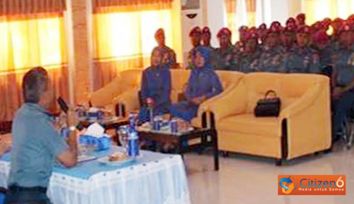 Citizen6, Makssar: Batalyon Marinir Pertahanan Pangkalan VI Makassar menerima kunjungan Komandan Pasmar-1 Brigadir Jenderal TNI (Mar) Tommy Basari Natanegara, Rabu (30/5). (Pengirim: Budi Abdillah)
 