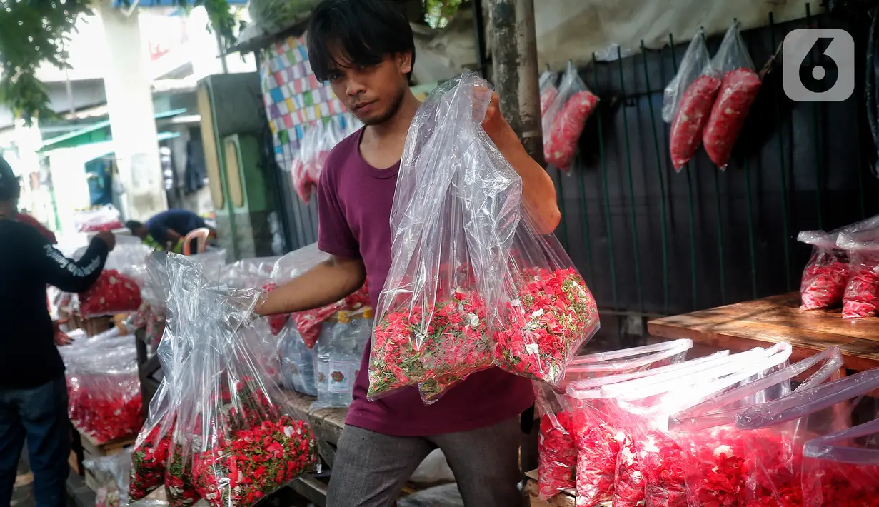 Tren peningkatan pembeli biasanya terjadi dalam beberapa momen tertentu. Seperti sepekan jelang bulan suci Ramadhan, sepekan jelang Lebaran hingga tiga hari setelah Idulfitri. (Liputan6.com/Angga Yuniar)