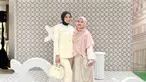 Diketahui Citra Kirana diundang Natasha Rizky untuk menghadiri acara fashion salah satu produk. Pasalnya lewat kolom komentar unggahan Natasha Rizky, Citra Kirana ungkap terima kasih kepada sang sahabat. Kenakan busana dengan warna nude yang hampir selaras, bintang sinetron Putri yang Ditukar dan Cinta Cenat Cenut ini makin kompak apalagi ketika pamer senyum manisnya. (Liputan6.com/IG/natasharizkynew)