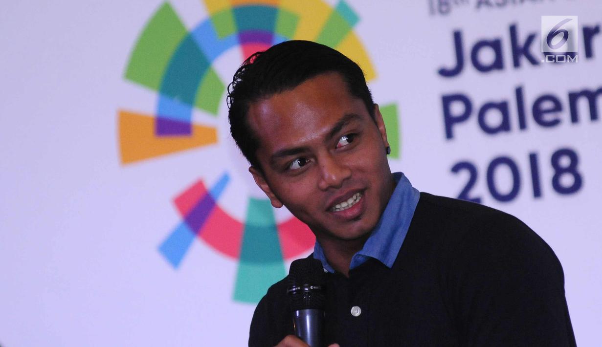 Perenang nasional, I Gede Siman Sudartawa memberi keterangan saat konferensi pers Official Broadcaster Asian Games 2018 di Jakarta, Kamis (8/2). Asian Games 2018 berlangsung 18 Agustus-2 September. (Liputan6.com/Helmi Fithriansyah)