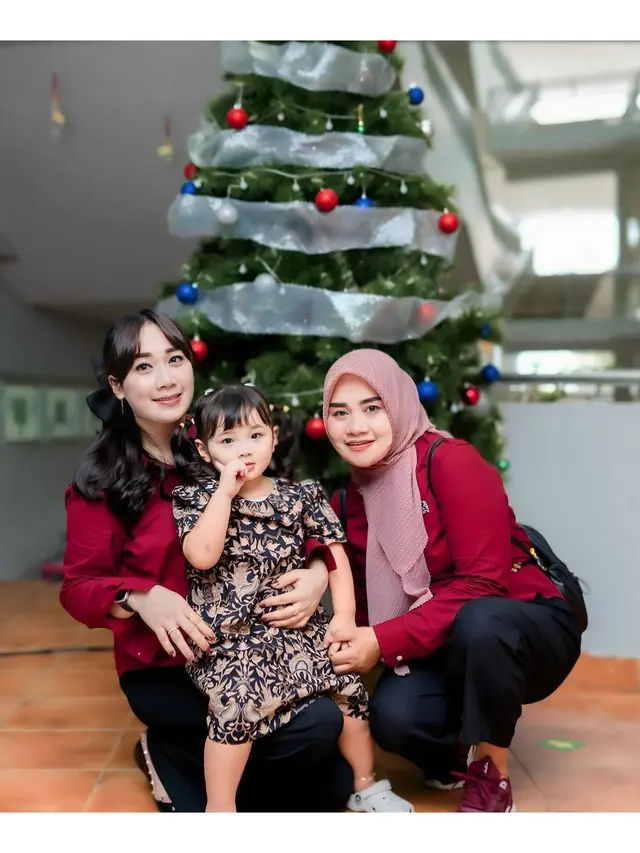 6 Potret Ibunda Puput Nastiti yang Baru Rayakan Ultah, Harmonis Meski Beda Keyakinan