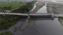 Pemandangan dari udara menunjukkan jembatan Kaoliao yang runtuh di wilayah Hualien Taiwan timur (19/9/2022). Gempa bermagnitudo 6,9 mengguncang Kabupaten Hualien, Taiwan, pada Minggu pukul 14.44 waktu setempat (13.44 WIB). (AFP/Sam Yeh)
