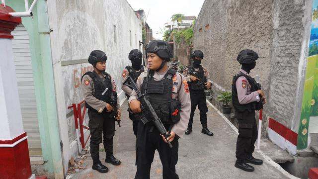 Densus 88 Geledah Rumah Terduga Teroris Sukoharjo