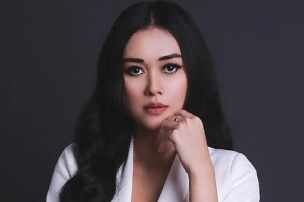 [Bintang] Aura Kasih