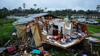 Sebuah rumah hancur total terlihat di Lakewood Park, Florida, pada tanggal 10 Oktober 2024. (GIORGIO VIERA/AFP)
