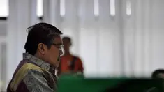 Mantan Kepala Bappebti, Syahrul Raja Sampurnajaya mendengarkan vonis di Pengadilan Tipikor, Jakarta, Rabu (12/11/2014). (Liputan6.com/Miftahul Hayat)