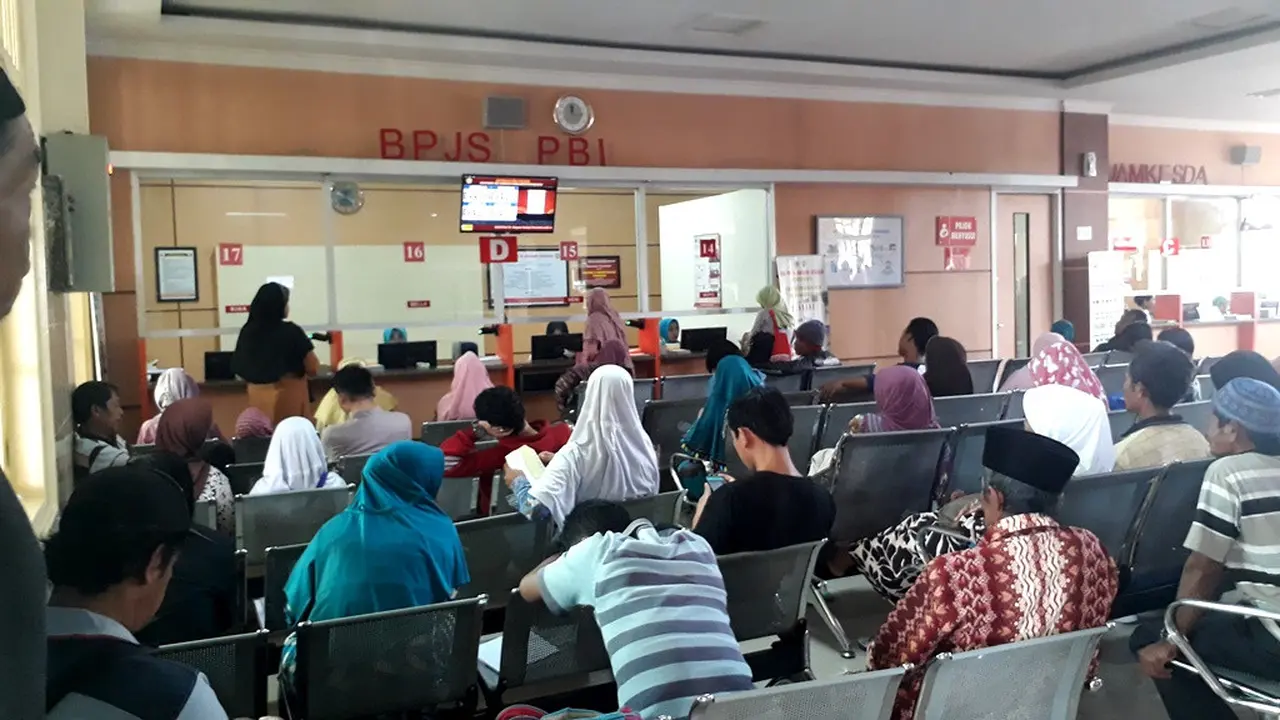 Ilustrasi – Ruang tunggu pasien BPJS PBI di RSUD Margono, Purwokerto. (Foto: Liputan6.com/Muhamad Ridlo)