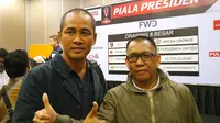 Manajer Operasional Mitra Kukar, Suwanto dan Direktur Teknik PSM Makassar, Sumirlan tidak sabar menyambut laga babak 8 besar Piala Presiden 2015. (Bola.com/Muhammad Ridwan)