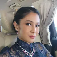 Dian Sastrowardoyo pakai kebaya [Instagram/therealdisastr]