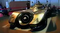 Beragam koleksi mobil berteknologi tinggi hingga mobil bersejarah 
dipamerkan di IIMS 2015.