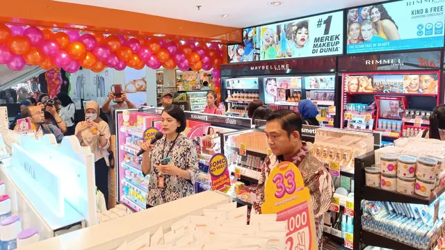 Suasana Tampilan dan Konsep Baru Gerai Guardian Premium Concept di Kota Kasablanka pada Rabu 20 September 2023 (Liputan6.com/Marisa Atalia Insara)